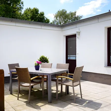 Strandlaeufer By Interhome Warwerort